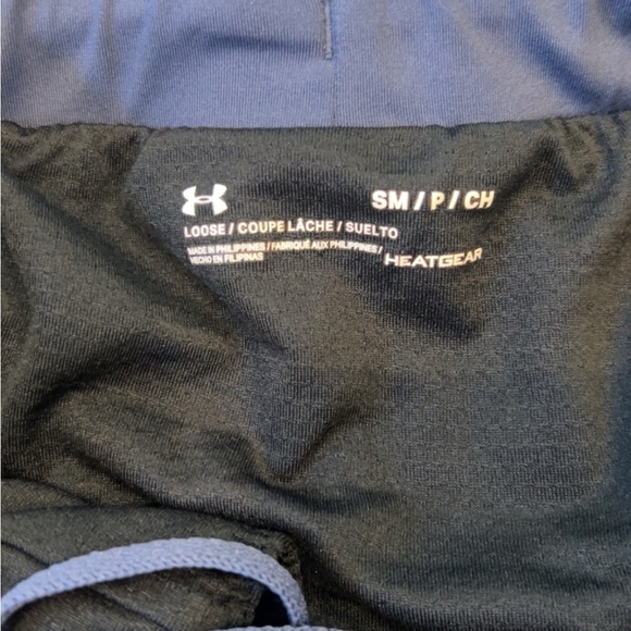 UNDER ARMOUR athletic shorts. Size small - Picture 3 of 3